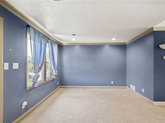 4th image of 3109 School Pl