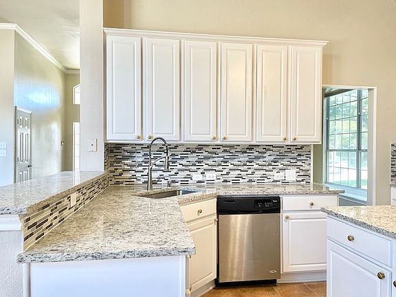 4th image of 2413 Heather Glen Dr