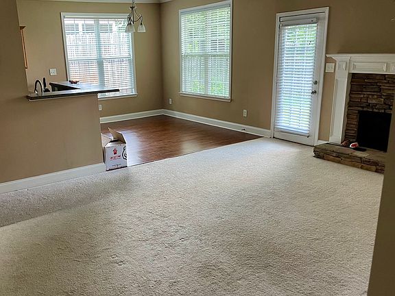 5th image of 399 Stillwood Dr