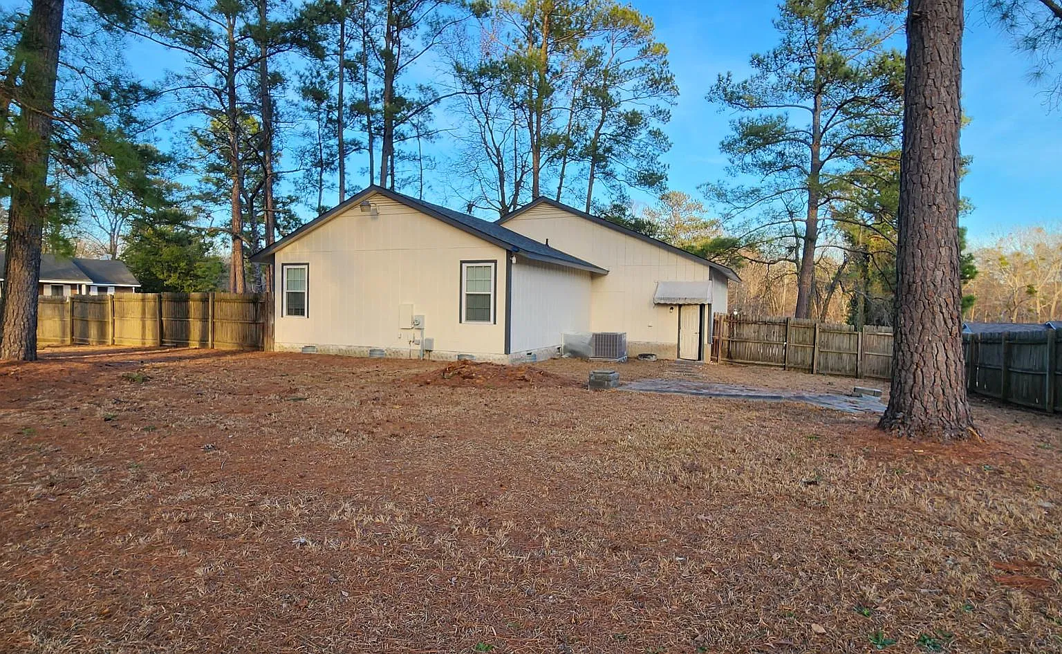 3 bed, 1247 sqft, $1,850 — Photo 4