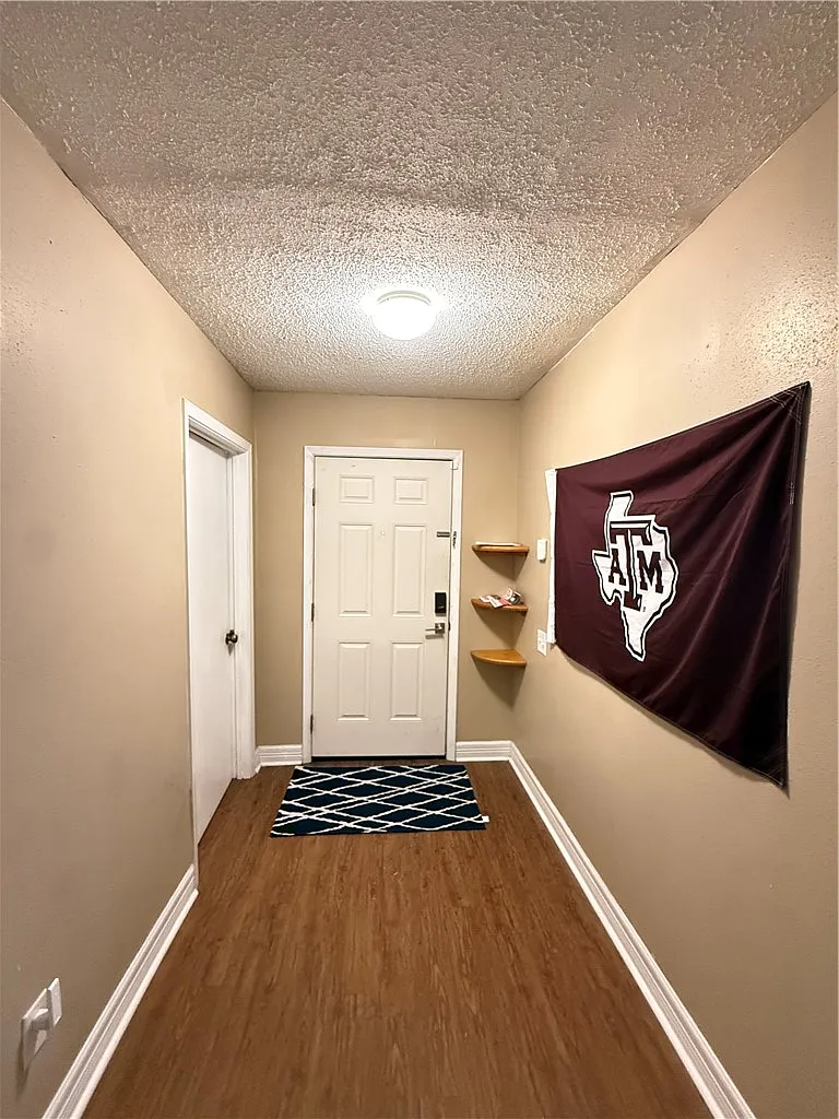 Building Photo - 1609 Lemon Tree Ln