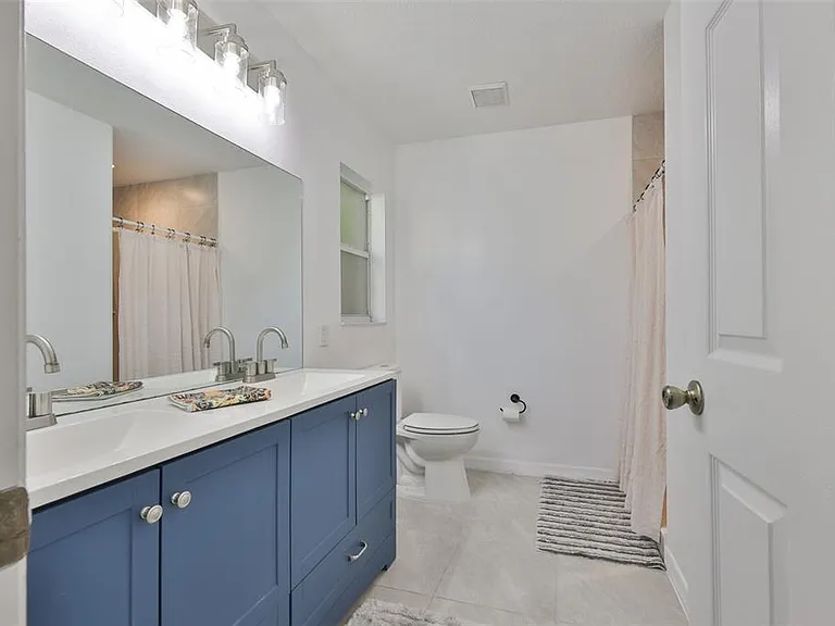 2331 W Chestnut St — Photo 22