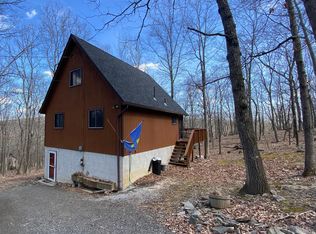 2267 Southport Dr, Bushkill, PA 18324