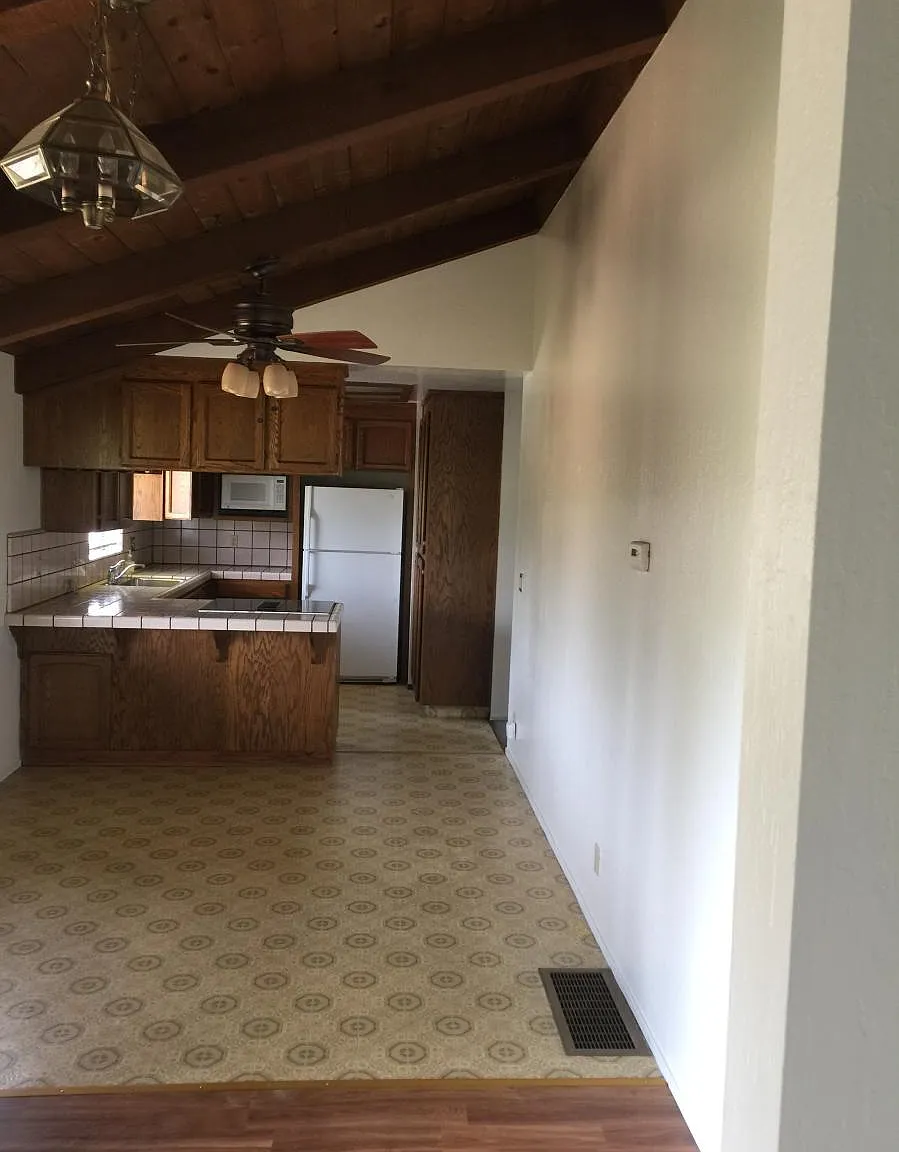 2 bed, 920 sqft, $2,700 — Photo 2