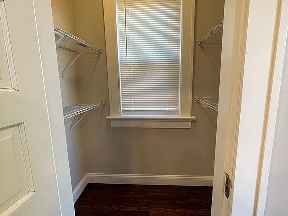 3rd image of 794 Heyl Ave