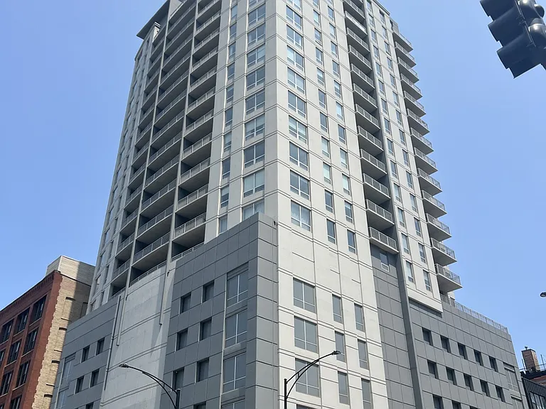 330 W Grand Ave #1105 — Photo 1