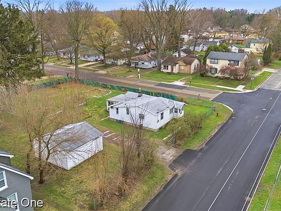 2nd image of 18318 Deering St