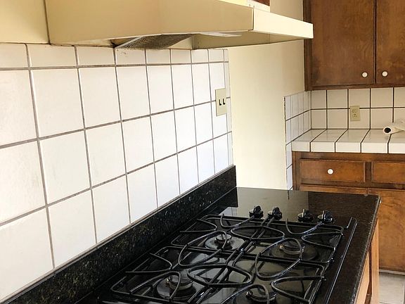 4th image of 978 Portola Dr