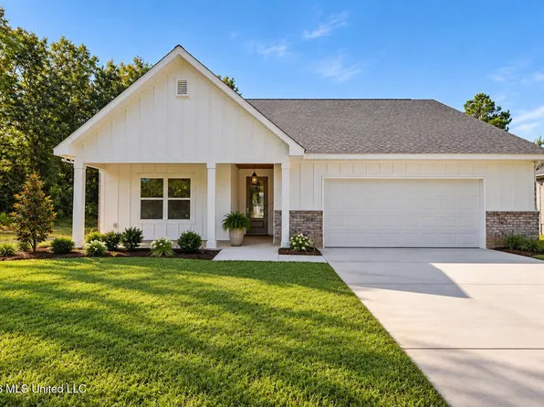 420 Gladstone St, Bay Saint Louis, MS 39520