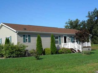 208 Oriole Dr, Carlisle, PA 17013