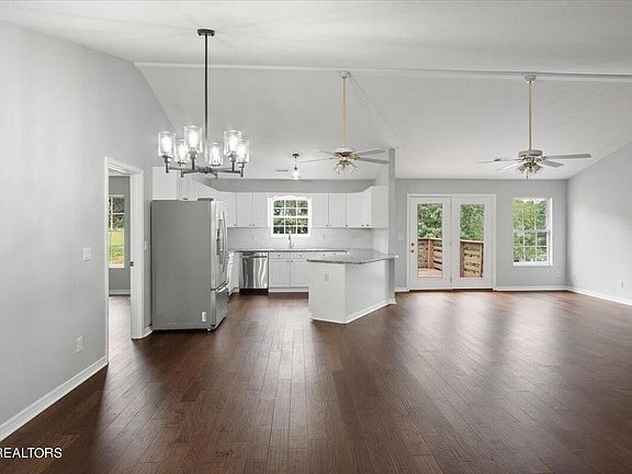 4th image of 2921 Willow Pond Dr