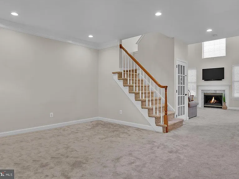 9 Ross Way — Photo 4