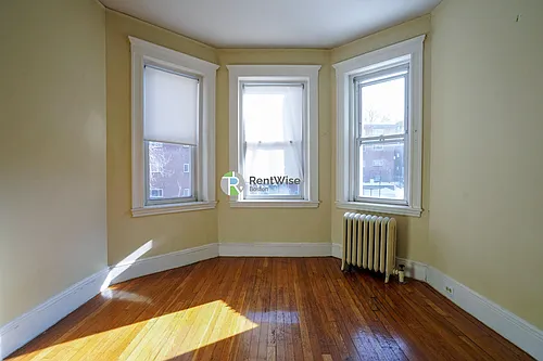 37 Woodstock Ave #1 Photo 1