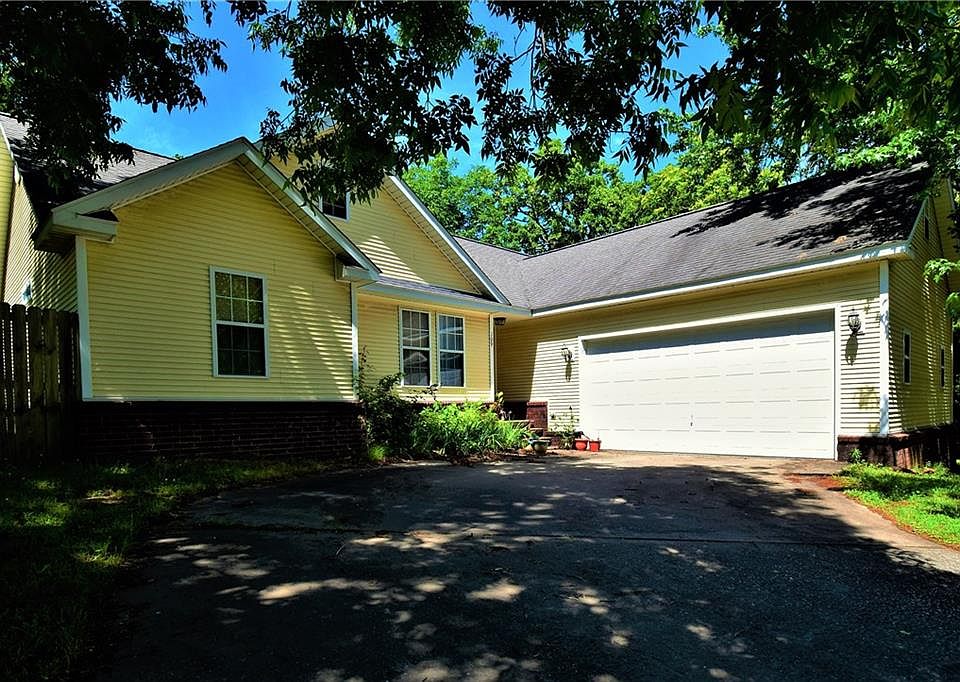1st image of 109 Woodland Dr