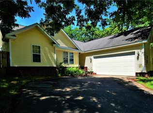 109 Woodland Dr, Siloam Springs, AR 72761