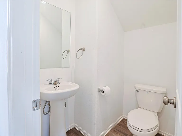 202 Augustine Way — Photo 6