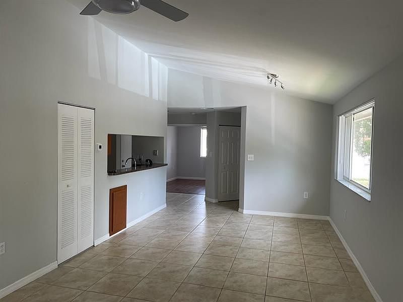 1st image of 18201 Glenmoor Dr