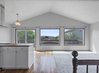 1754 NE 13th St, Lincoln City, OR 97367