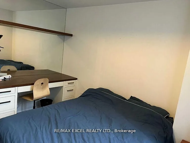 560 Front St W #728 — Photo 7