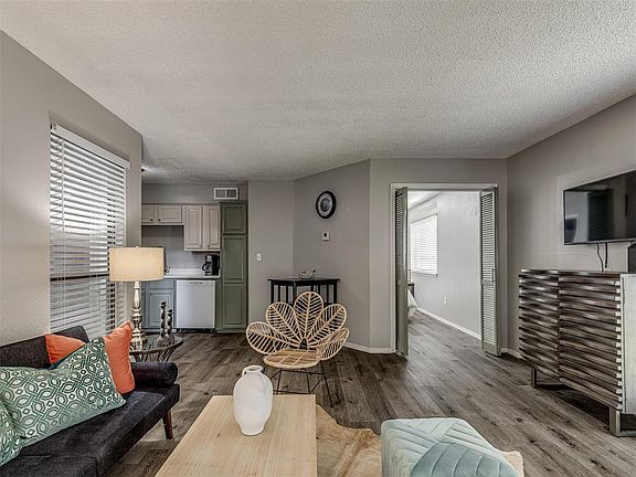 4th image of 11550 N May Ave #F104