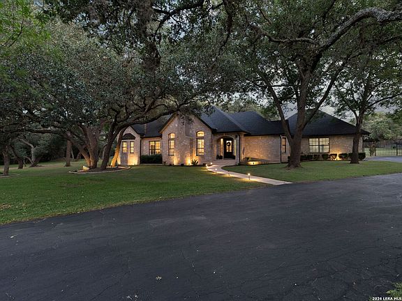 3rd image of 8638 CLASSIC OAKS LN