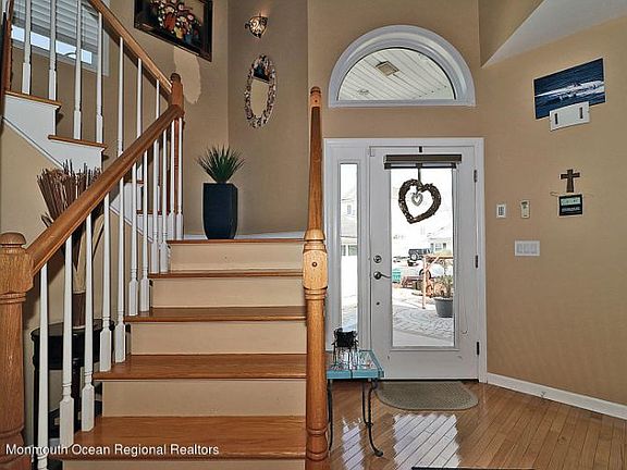 4th image of 3411 Maritime Dr