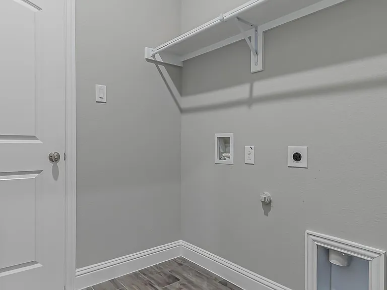 422 Oleander Dr — Photo 2