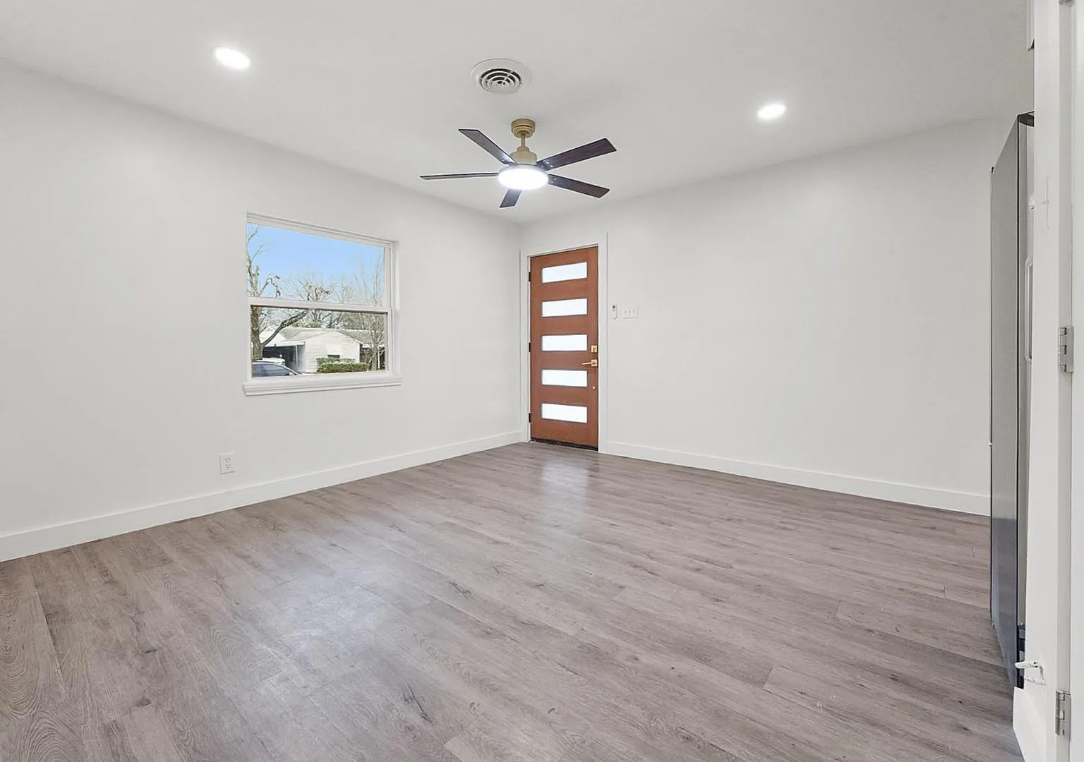 4 bed, 2.0 bath, 1166 sqft, $2,100 — Photo 3