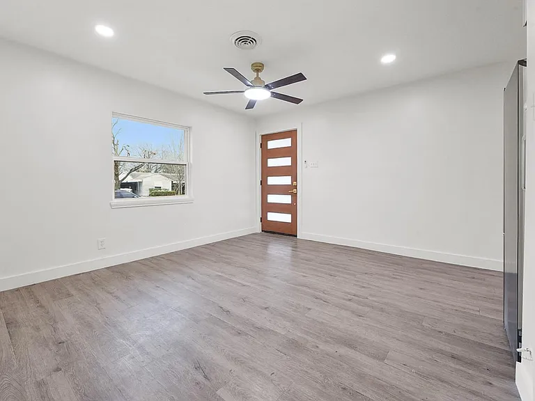 2655 Larry Dr — Photo 3