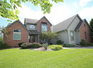 N49W16237 Graysland Dr, Menomonee Falls, WI 53051