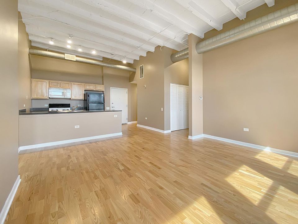 1st image of 4015 N Milwaukee Ave Unit 412