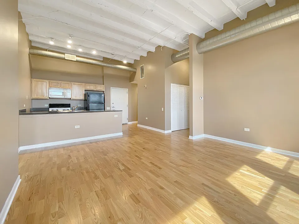 4015 N Milwaukee Ave #412