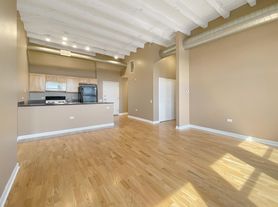 4015 N Milwaukee Ave