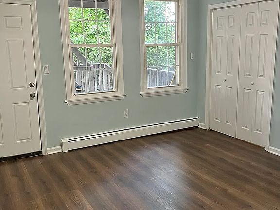Master Bedroom with En Suite Bathroom & Walk-In Closet