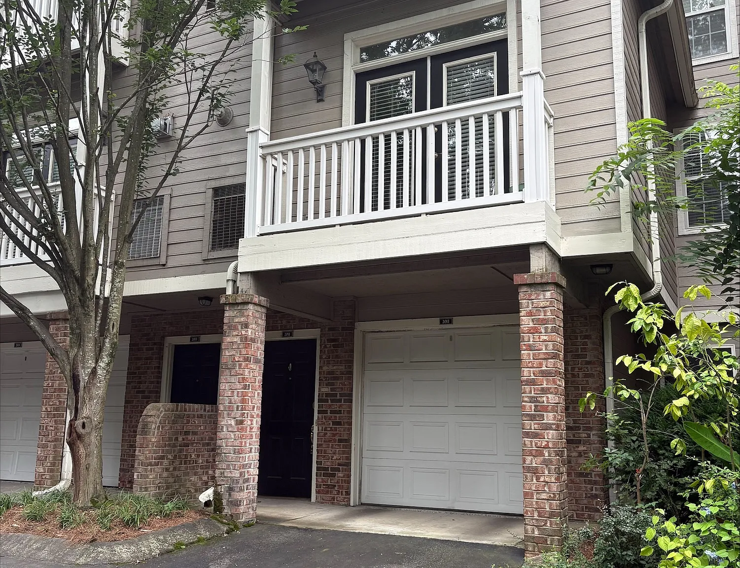 1 bed, 951 sqft, $1,575 — Photo 1