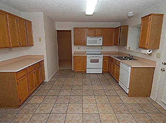 5th image of 7121 Longo Dr
