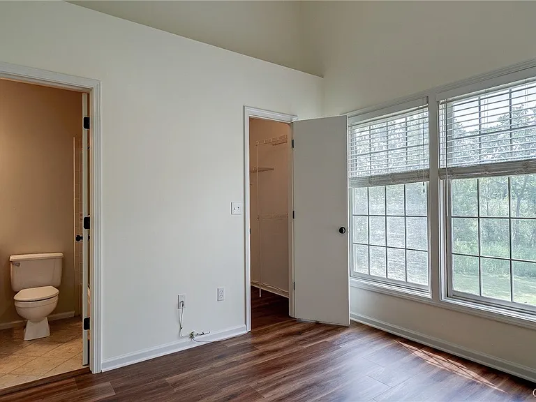 2404 Pipers Ct — Photo 10