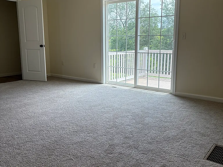 109 Meadowbrook Ln — Photo 3