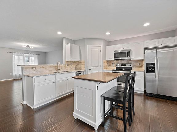 4th image of 5551 Crystal Falls St