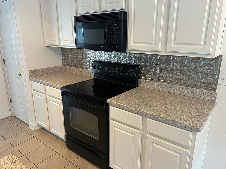 351 Vermillion Dr — Photo 3