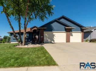 3805 S Camellia Ave, Sioux Falls, SD 57110