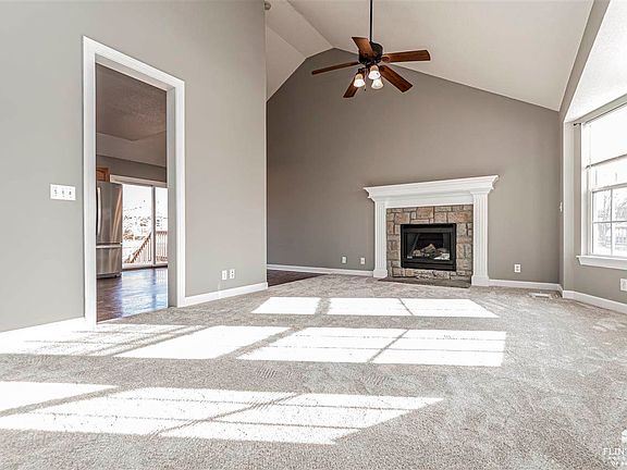 2nd image of 2904 Valley Dr