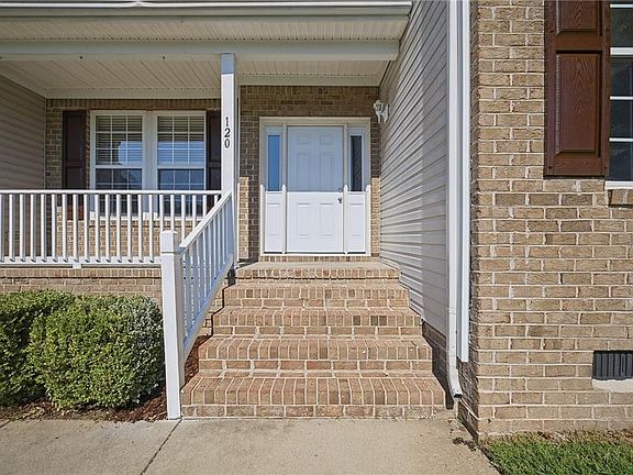5th image of 120 Lakes Edge Dr