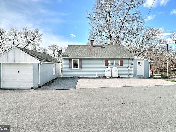 2nd image of 118 Park St