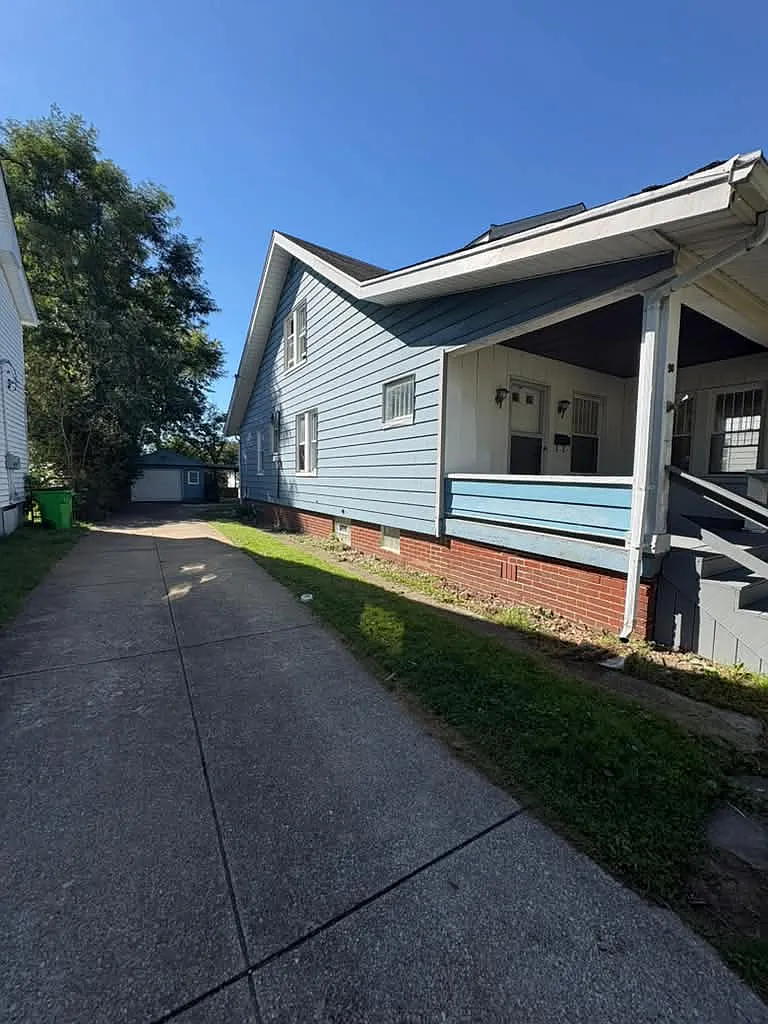 3 bed, 1.5 bath, 1601 sqft, $1,700 — Photo 4