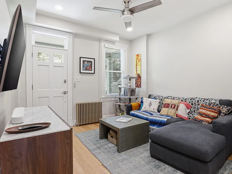 1526 D St SE #1 — Photo 5