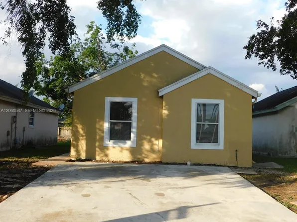 738 SW 9th St, Florida City, FL 33034
