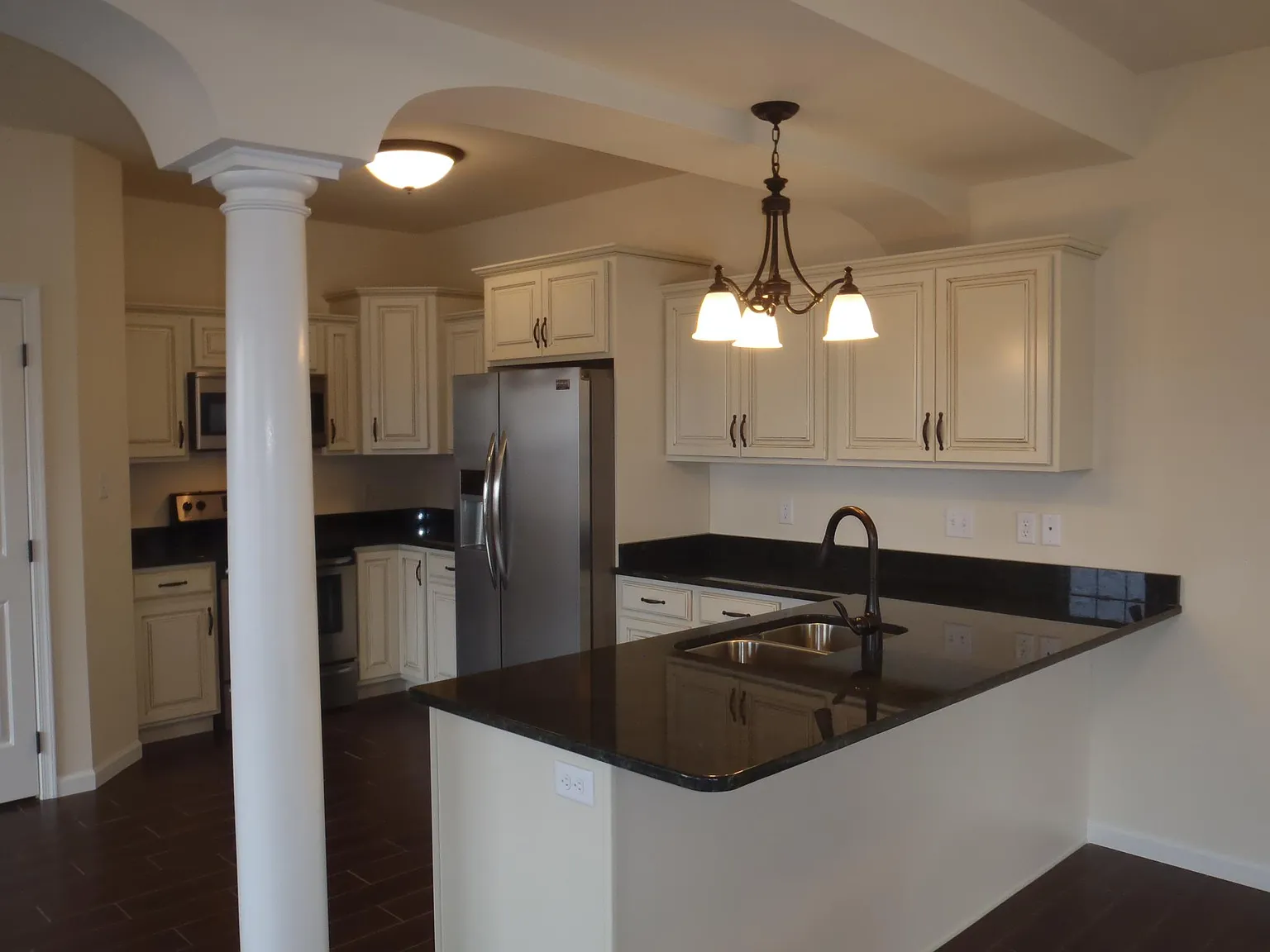 3 bed, 2.5 bath, 1900 sqft, $2,195 — Photo 2