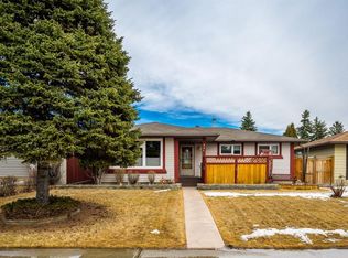 804 W Queensland Dr SE, Calgary, AB T2J4T1
