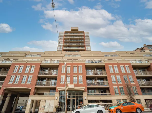 900 Mount Pleasant Rd #1501, Toronto, ON M4P 3J9